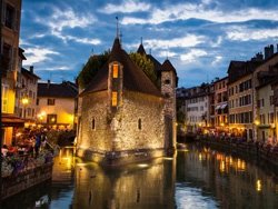 Annecy at night