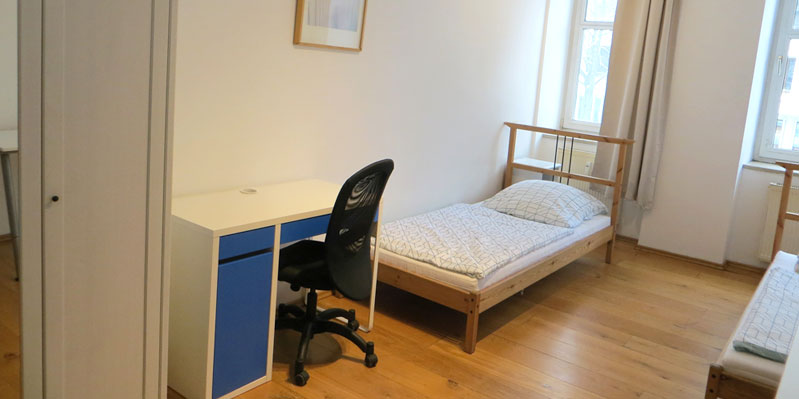 Twin room in shared apartment