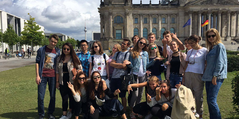 Students visiting the Reichstag