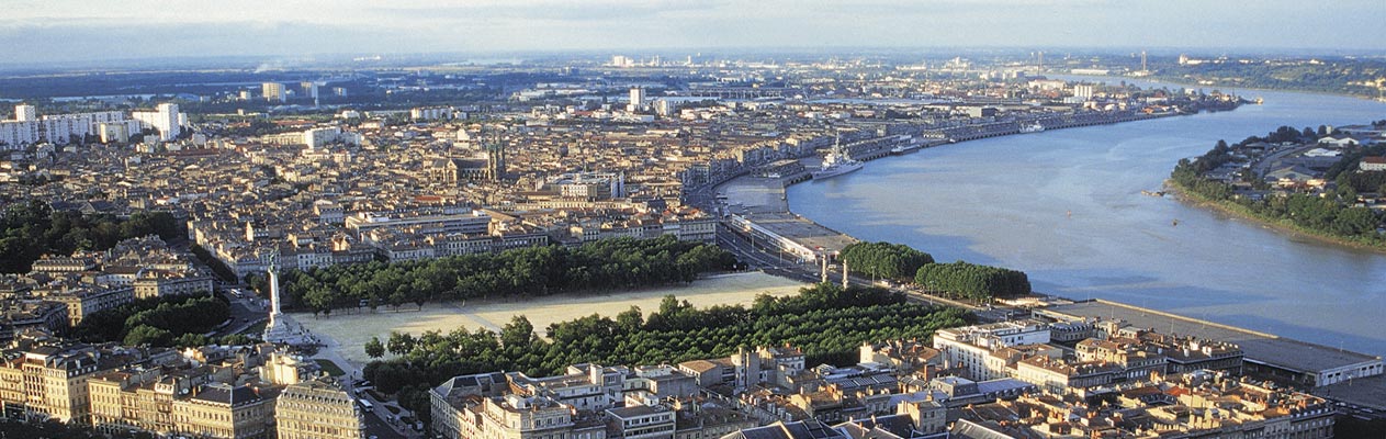 Bordeaux on the bend of the Garonne