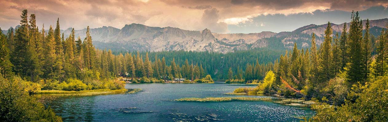 Canadian lake, mountains and trees