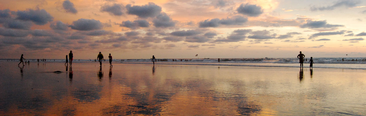 Beach in Montanita, Ecuador at dusk