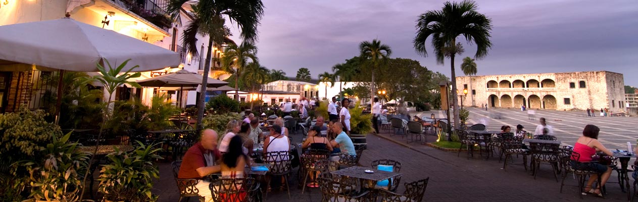 Eveing café scene, Santo Domingo, capital of the Dominican Republic